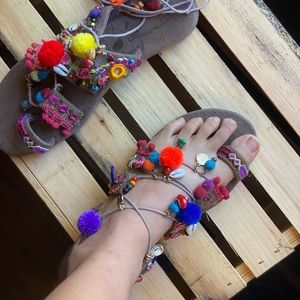 Pom Pom Sandals 👡